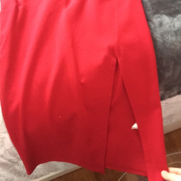 Red dress - Picture 3 of 3